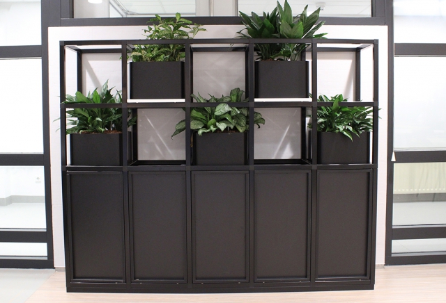 Kast met planten restaurant en office